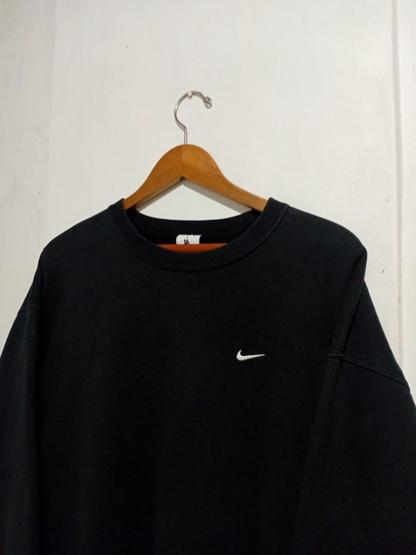 Nike Side Swoosh Crewneck (Category: Coats, Jackets and Outerwear) located in Caloocan City. Submitted by NEWBORNVTG (Listing ID 1469446629, Image 3). Description: Nike Side Swoosh Crewneck Size: L - XL Dimes: 26L × 24W Condition: 10/10 Mode of Delivery • J&T Express • Lalamove (Abono Service) Mode of Payment • GCash • GoTyme Bank • PSBank Thank you! God Bless!.
