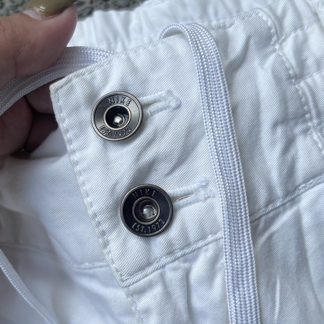 Nike sportswear (Category: Shorts) located in Tayabas. Submitted by hey_itsmela (Listing ID 1469429272, Image 3). Description: 30-32 waist.