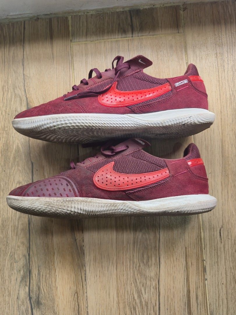 Nike Streetgato US10 EU44 (Category: Sneakers) located in Baguio. Submitted by kmercs (Listing ID 1469429565, Image 2). Description: Nike Streetgato US10 EU44 Futsal/indoor/court 1-2 months old no issues rfs: extra.