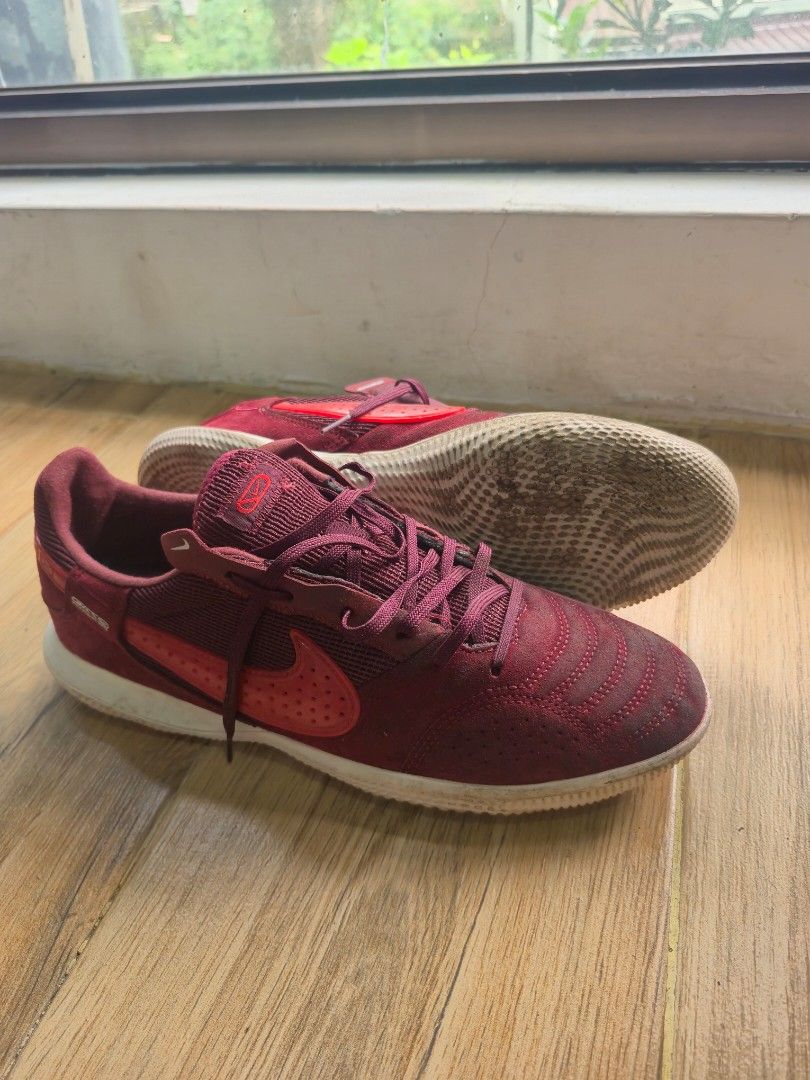 Nike Streetgato US10 EU44 (Category: Sneakers) located in Baguio. Submitted by kmercs (Listing ID 1469429565, Image 3). Description: Nike Streetgato US10 EU44 Futsal/indoor/court 1-2 months old no issues rfs: extra.