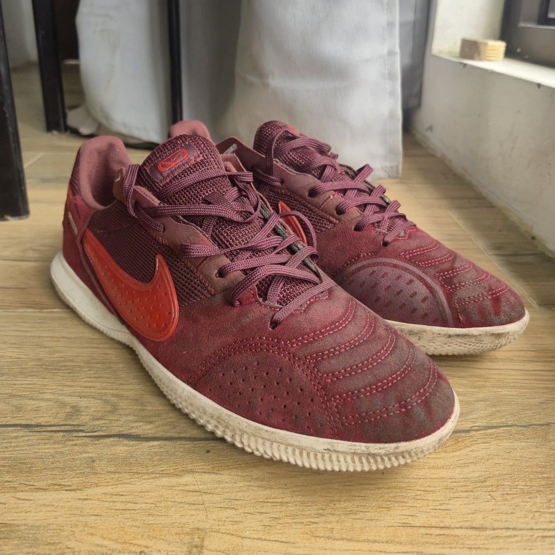 Nike Streetgato US10 EU44 (Category: Sneakers) located in Baguio. Submitted by kmercs (Listing ID 1469429565, Image 1). Description: Nike Streetgato US10 EU44 Futsal/indoor/court 1-2 months old no issues rfs: extra.