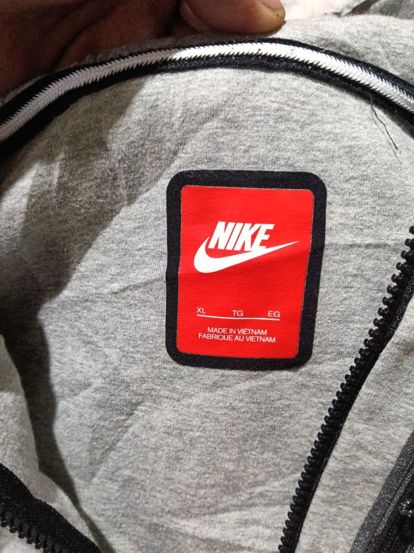Nike tech fleece (Category: Coats, Jackets and Outerwear) located in San Carlos City. Submitted by wilburstthriftstore (Listing ID 1469444708, Image 3). Description: Nike tech fleece Size XL W22 | L25 No issue Need wash only Excellent condition 👌🏾 ₱800 + sf.