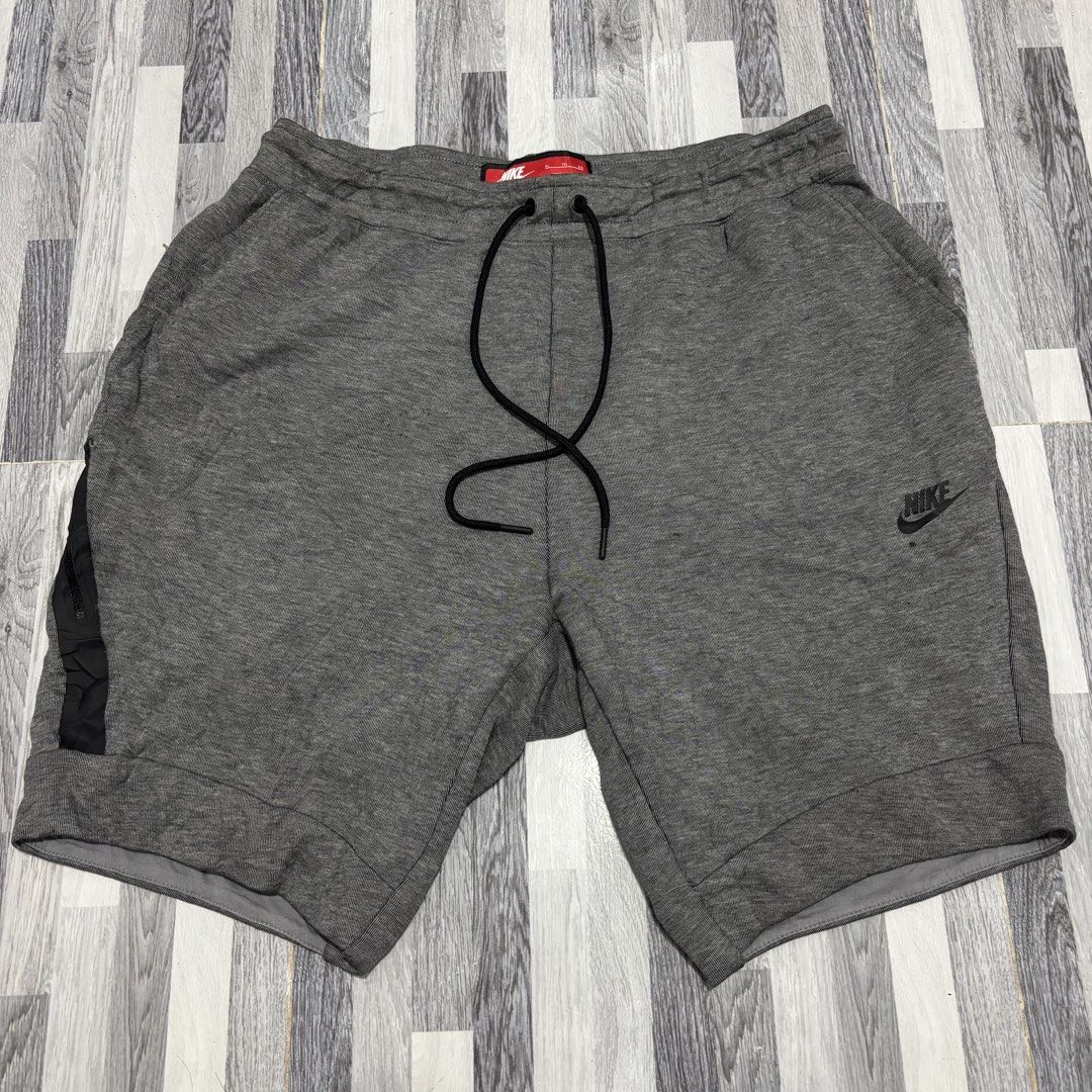 Nike tech fleece (Category: Shorts) located in Banga. Submitted by akosiloco (Listing ID 1469500099, Image 1). Description: Size xl Length 19 Plus sf.