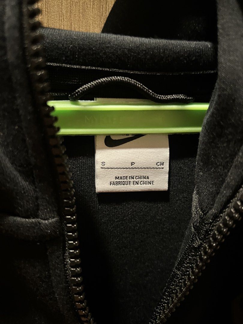 Nike Tech Fleece (Category: Coats, Jackets and Outerwear) located in Quezon. Submitted by newmanilaselected (Listing ID 1469520253, Image 3). Description: Nike Tech Fleece Black - Size small (can fit up to medium) - Good as new. Barely worn - Not thrifted. Originally purchased from Nike outlet at South Korea - Timeless Nike piece. The tech fleece is a staple activewear or lifestyle jacket. Whether you’re an athlete or gusto mo lang ipang porma, t