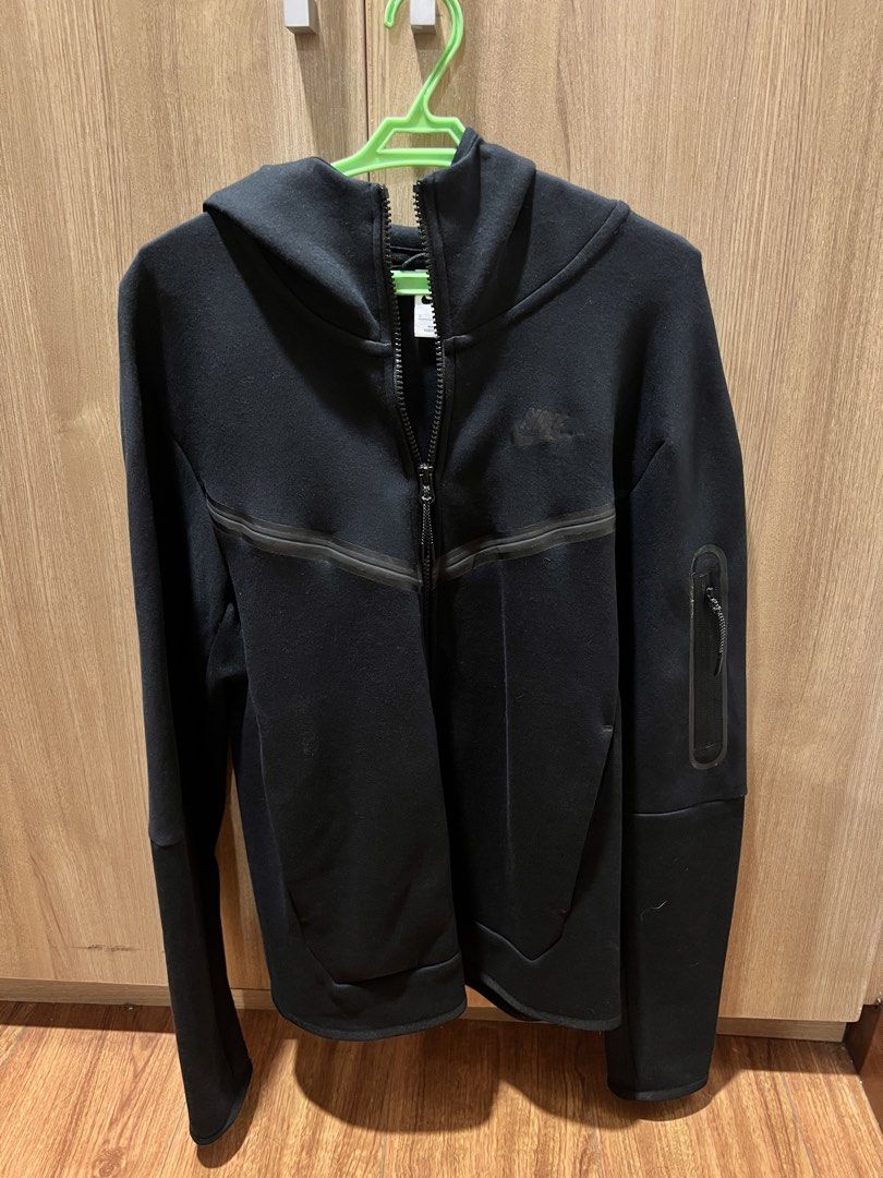 Nike Tech Fleece (Category: Coats, Jackets and Outerwear) located in Quezon. Submitted by newmanilaselected (Listing ID 1469520253, Image 1). Description: Nike Tech Fleece Black - Size small (can fit up to medium) - Good as new. Barely worn - Not thrifted. Originally purchased from Nike outlet at South Korea - Timeless Nike piece. The tech fleece is a staple activewear or lifestyle jacket. Whether you’re an athlete or gusto mo lang ipang porma, t