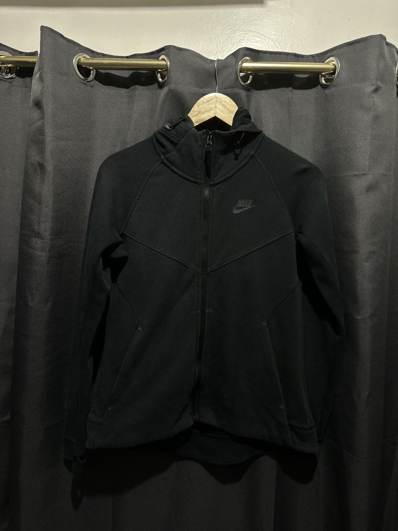 Nike Tech Fleece Full-Zip Hoodie Jacket (Category: Coats, Jackets and Outerwear) located in Buenavista. Submitted by themodernrack_steals (Listing ID 1469418024, Image 1). Description: Note: The detail tags and detailed pics are in the photos, kindly check! Details & Features: Brand: Nike Color: All-Black / Triple Black Style: Full-Zip Tech Fleece Hoodie with Chevron Design & Tonal Chest Logo Size on Tag: Large (L) Measurements (Lying Flat): Widt