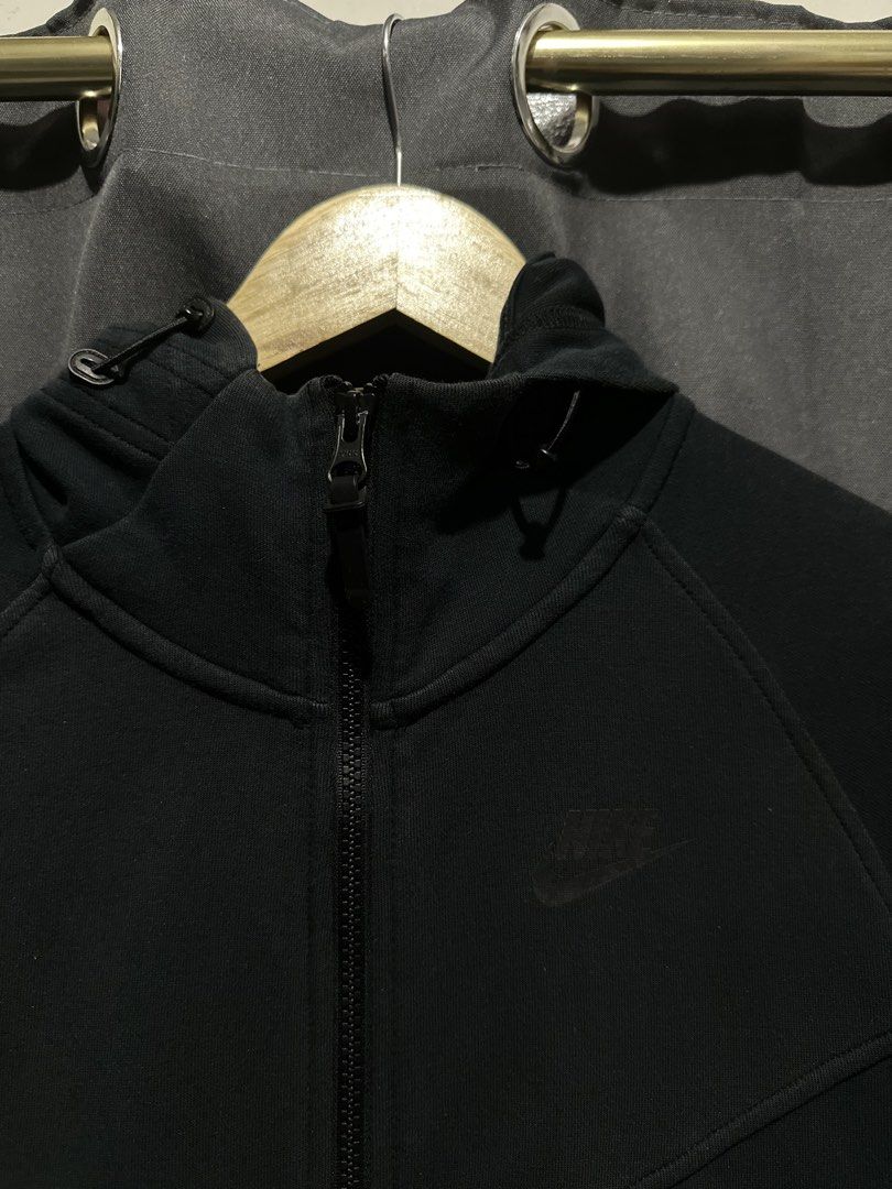 Nike Tech Fleece Full-Zip Hoodie Jacket (Category: Coats, Jackets and Outerwear) located in Buenavista. Submitted by themodernrack_steals (Listing ID 1469418024, Image 2). Description: Note: The detail tags and detailed pics are in the photos, kindly check! Details & Features: Brand: Nike Color: All-Black / Triple Black Style: Full-Zip Tech Fleece Hoodie with Chevron Design & Tonal Chest Logo Size on Tag: Large (L) Measurements (Lying Flat): Widt