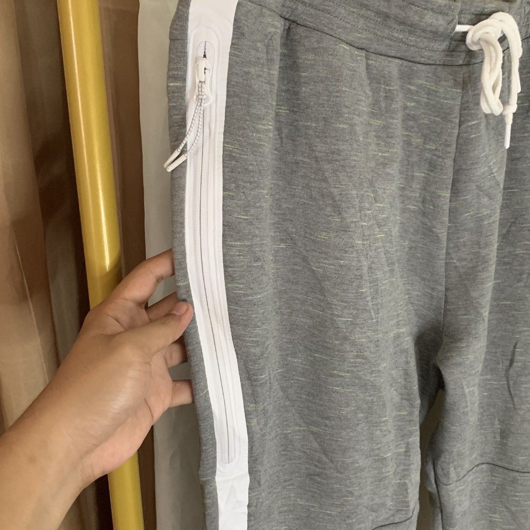 NIKE TECH JOGGER PANTS (Category: Joggers) located in Binalonan. Submitted by thrift_on2022 (Listing ID 1469518004, Image 3). Description: W- 34 L - 40 Color rate - 9.8/10 Excellent Condition❗️.