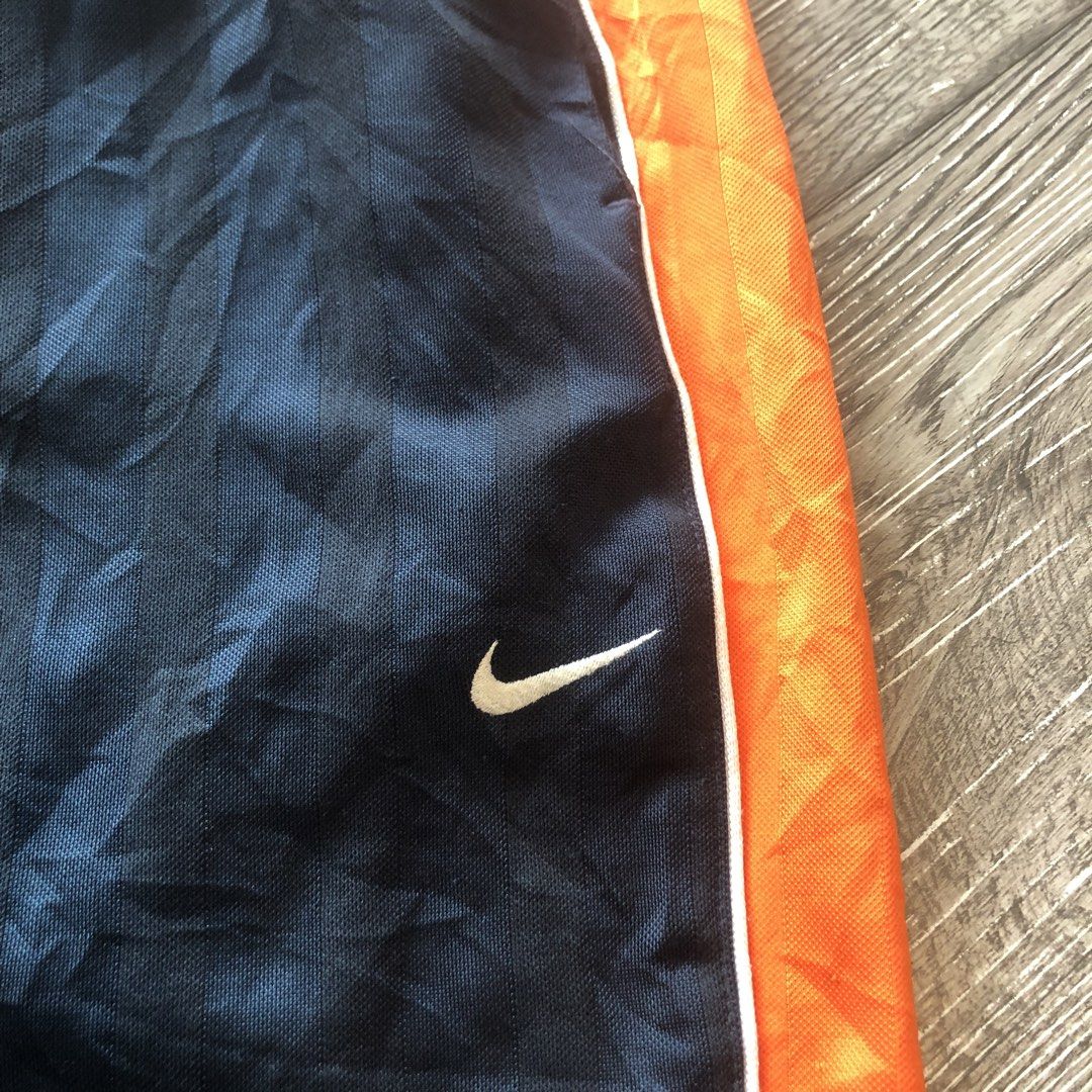 NIKE TRACK PANTS (Category: Coats, Jackets and Outerwear) located in Manila. Submitted by golden_znamss (Listing ID 1469476279, Image 2). Description: NIKE TRACKPANTS w/ anklezip 550💸 W34-26 L39 .