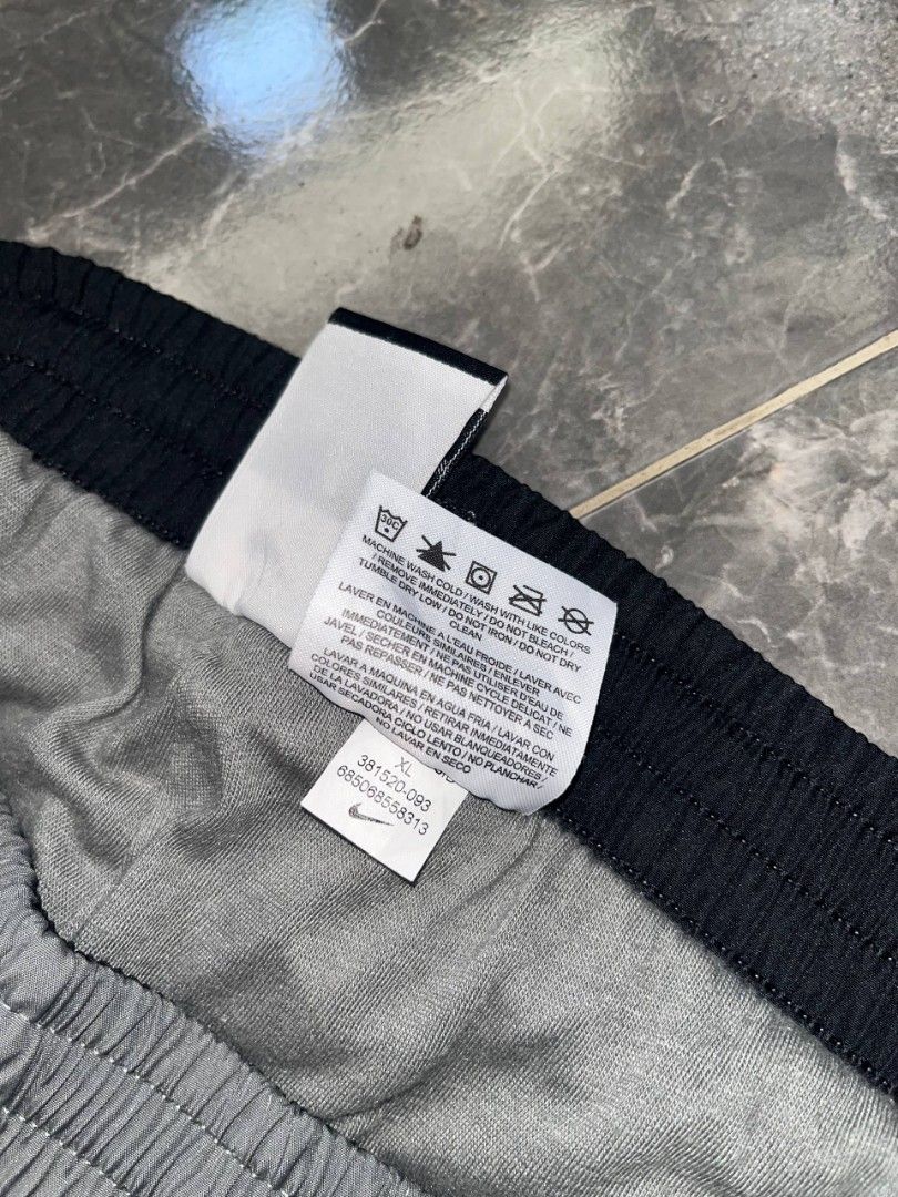 Nike track pants (Category: Jeans) located in Cabagan. Submitted by ronesmabe (Listing ID 1469496092, Image 3). Description: xl on tag 26-33 41 l 10 leghole no issue or as new condi.