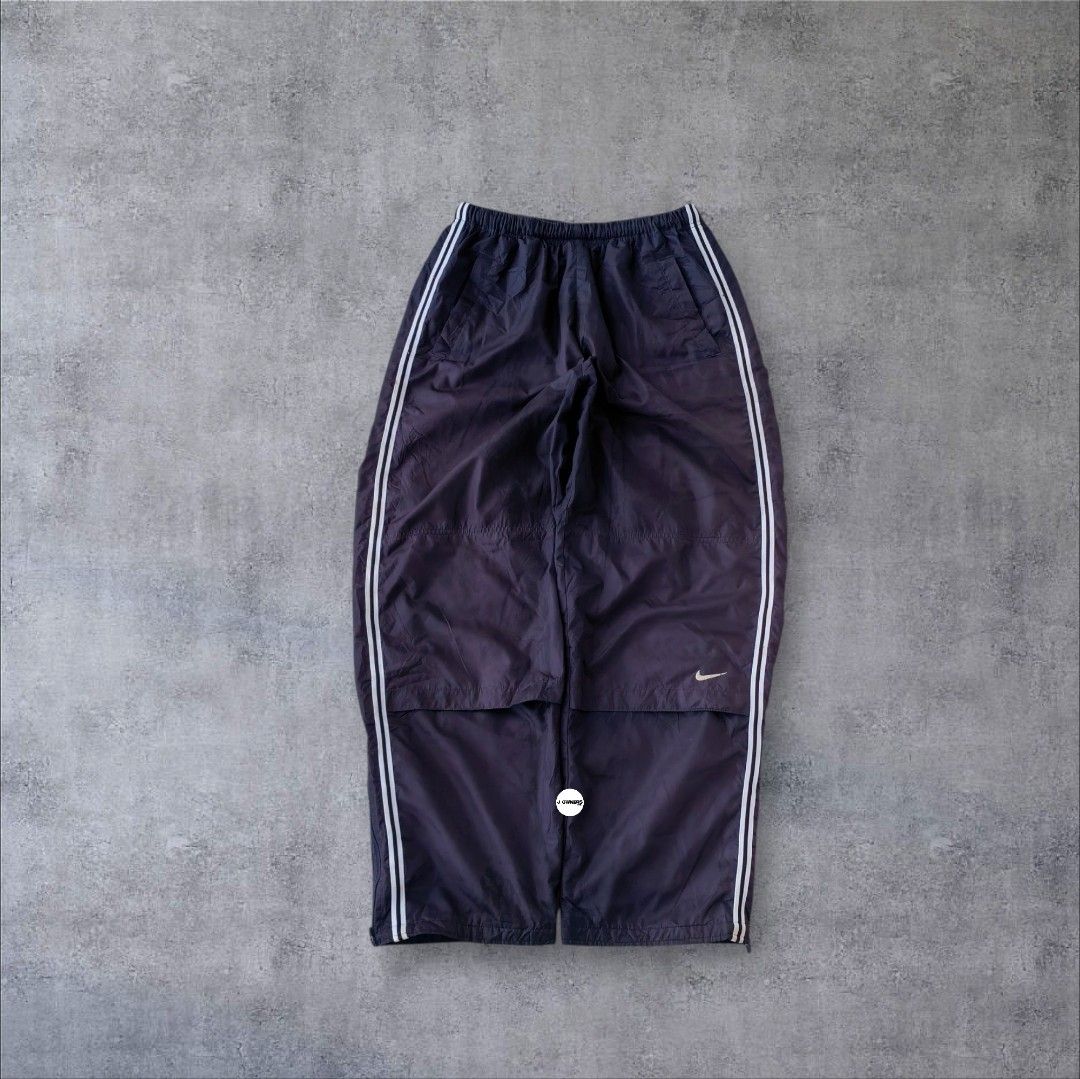 Nike Trackpants Embroidered (Category: Activewear) located in Pasig City. Submitted by j.ownerss (Listing ID 1469519194, Image 2). Description: FOR SALE‼️NIKE TRACKPANTS‼️ ₱700 ONLY Logo Embroidered 2 pockets Double lining With ankle zip Logo engraved in zip puller Condition: 9/10 Flaws: needs wash and loose stitching only (refer to last slide) Waistline: 20-36 Length: 38 Hem: 8.5 Pickup: Allegra Garden Place Pasig Delivery via Lalamove or J&T co