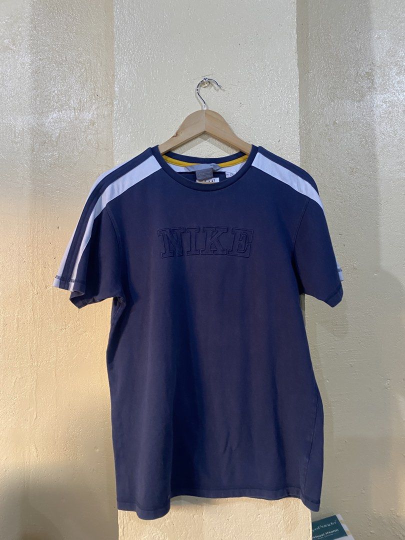 Nike tshirt (Category: Tshirts & Polo Shirts ) located in Calapan. Submitted by mnlhabithrift23 (Listing ID 1469515630, Image 1). Description: Width : 20 Length : 26 Color rate : 8.5/10 Issue : color may change due to lighting.