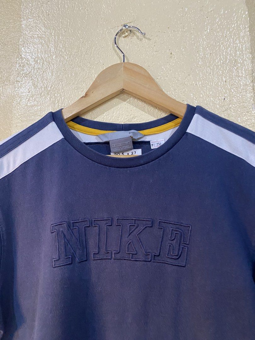Nike tshirt (Category: Tshirts & Polo Shirts ) located in Calapan. Submitted by mnlhabithrift23 (Listing ID 1469515630, Image 2). Description: Width : 20 Length : 26 Color rate : 8.5/10 Issue : color may change due to lighting.