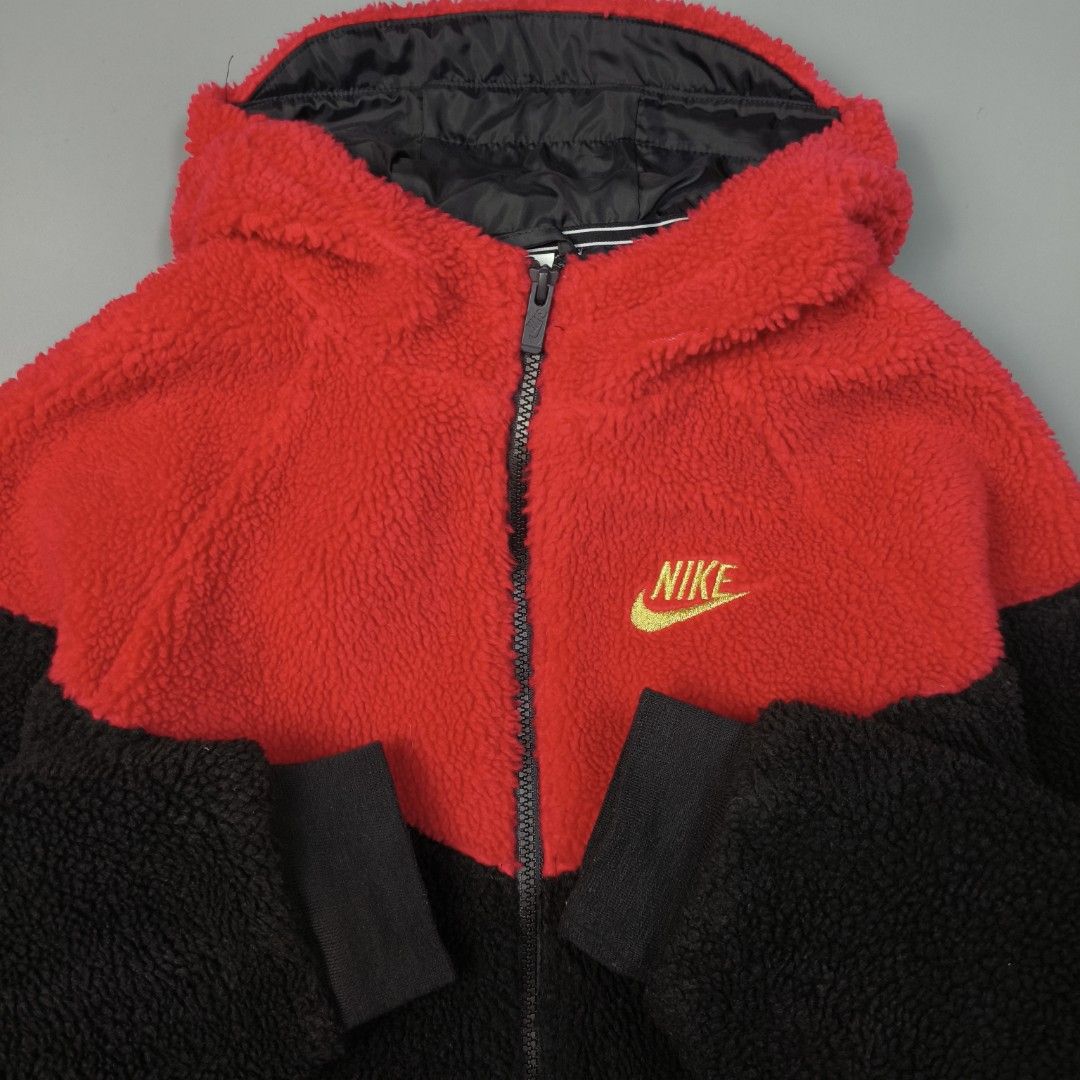 NIKE TWO TONE SHERPA JACKET (Category: Coats, Jackets and Outerwear) located in Baguio. Submitted by nikholeisshop29 (Listing ID 1469556151, Image 2). Description: NIKE TWO TONE SHERPA JACKET 1,580 + SF Best fit: XL (women) | Small-medium (men) L:25 | W:21 Excellent condition Color rate:10/10.