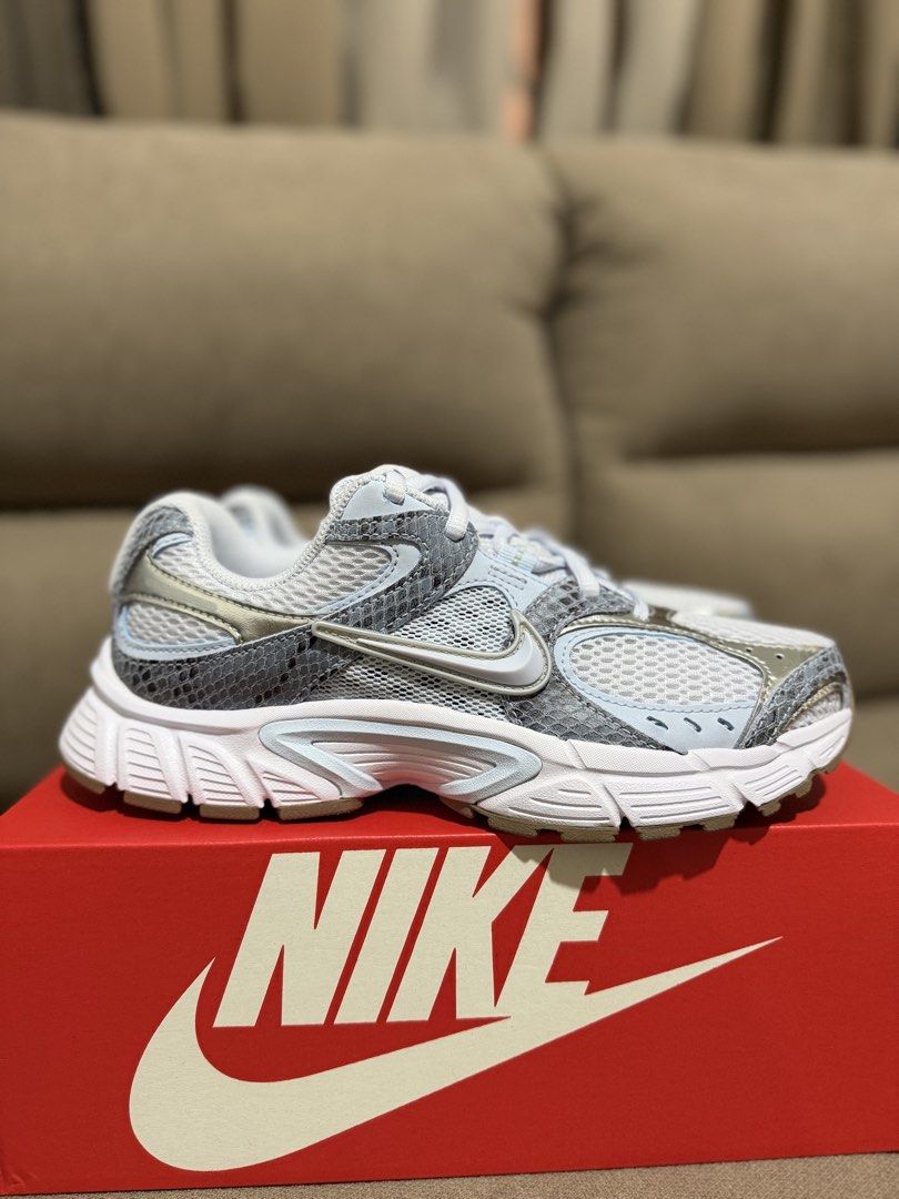 Nike V5 RNR womens (Category: Sneakers) located in Angeles City. Submitted by decluttergang (Listing ID 1469509831, Image 1). Description: Nike V5 RNR womens size: 7 US womens (24cm) brandnew | complete ✅₱3,450✅. ❌₱5,495 SRP❌ .