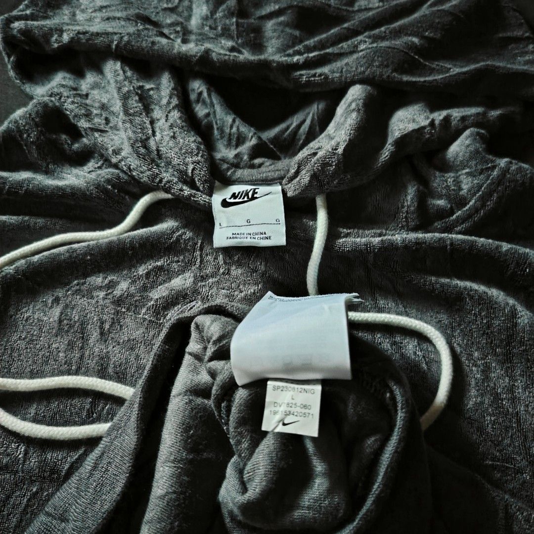 NIKE VELOUR PULLOVER HOODIE ✅ (Category: Hoodies) located in General Santos City (Dadiangas). Submitted by angelodemegilloceballos (Listing ID 1469395140, Image 3). Description: FOR SALE FOR SALE ❗ - AS NEW TO EXCELLENT CONDITIONS - NO HIDDEN ISSUE - COLORATE NASA 10/10 PA - CRISPY CONDITIONS - SIZE L ON TAG - DIMES 23x26 - FOR ONLY 299 ✅ - NEED WASH LOCATION : GENERAL SANTOS CITY 9500 PM ME FOR MORE QUESTION & MEASUREMENTS 📩 CAN SHIP THRU : J&T
