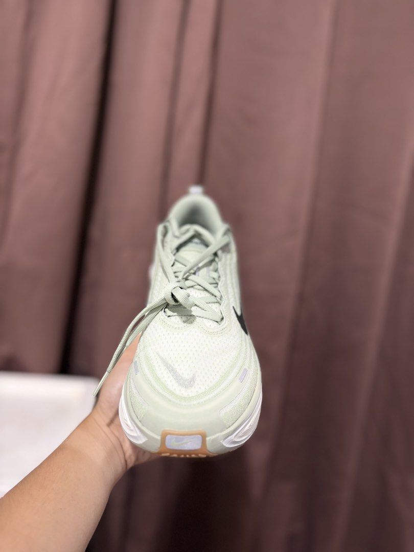 Nike Vomero Plus (Category: Sneakers) located in Makati City. Submitted by macannield00518 (Listing ID 1469560649, Image 3). Description: Nike Vomero Plus Php 5990 (srp Php9395) 10 US BNEW Shipping nationwide avail via LBC 🚚 Meetup around Batangas and BGC.