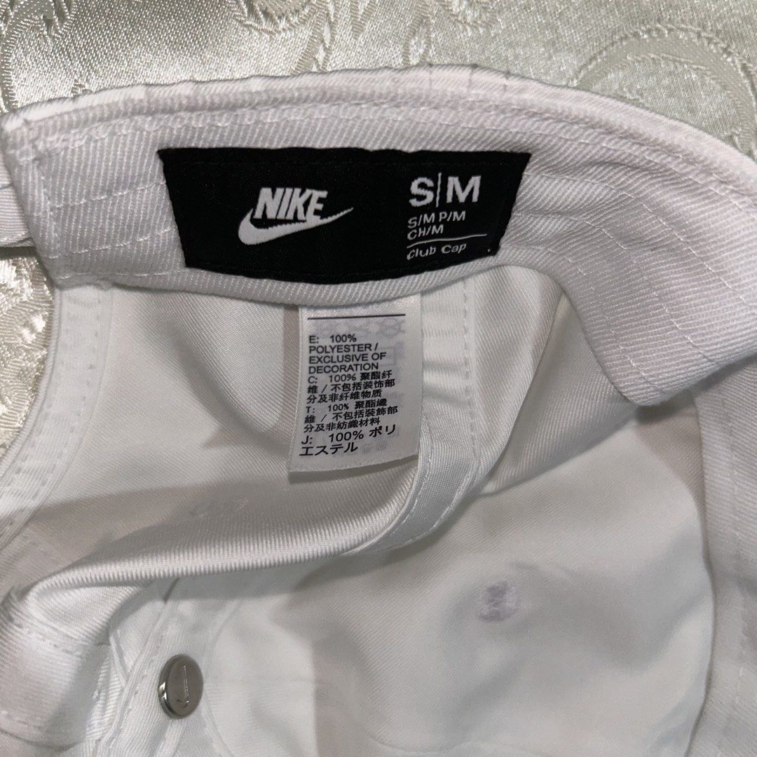 [NIKE] White Club Cap (Category: Everything Else Others) located in Manila. Submitted by hvscloset (Listing ID 1469518659, Image 3). Description: .