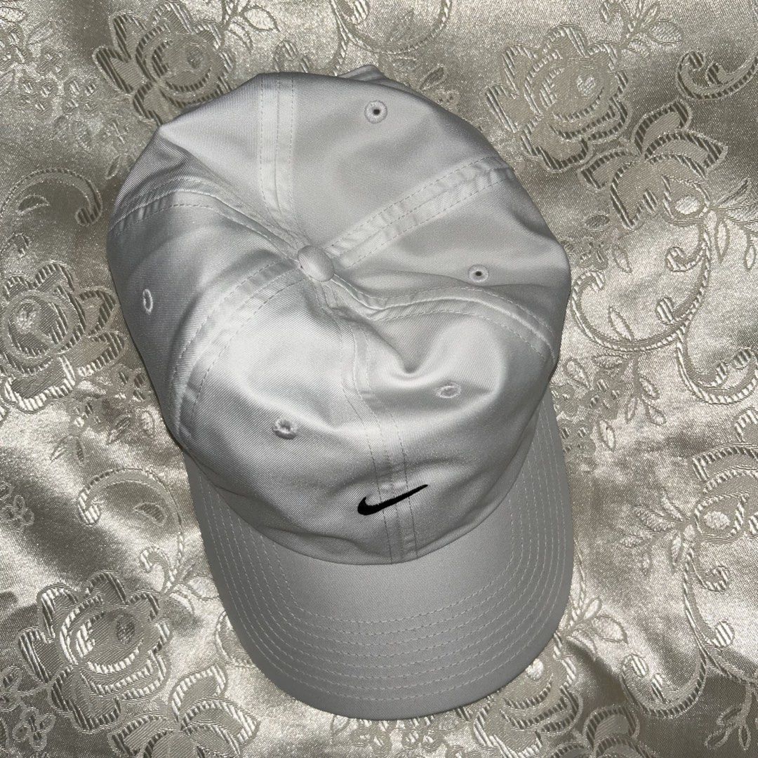 [NIKE] White Club Cap (Category: Everything Else Others) located in Manila. Submitted by hvscloset (Listing ID 1469518659, Image 1). Description: .