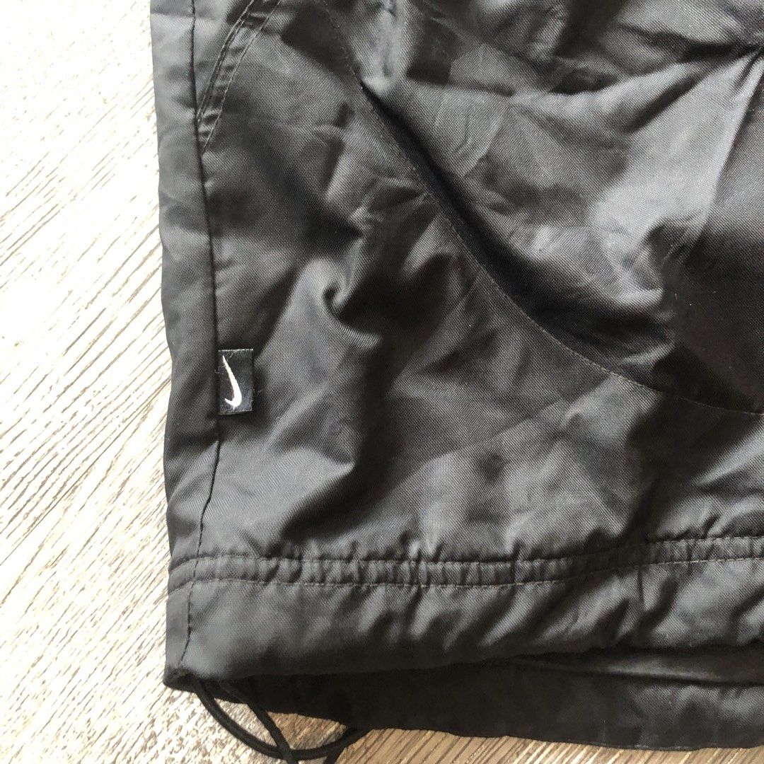 NIKE WINDBREAKER (Category: Coats, Jackets and Outerwear) located in Manila. Submitted by golden_znamss (Listing ID 1469475930, Image 2). Description: NIKE WINDBREAKER 550💸 25x28 .
