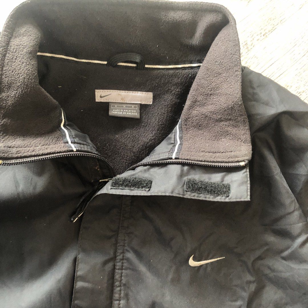 NIKE WINDBREAKER (Category: Coats, Jackets and Outerwear) located in Manila. Submitted by golden_znamss (Listing ID 1469475930, Image 3). Description: NIKE WINDBREAKER 550💸 25x28 .
