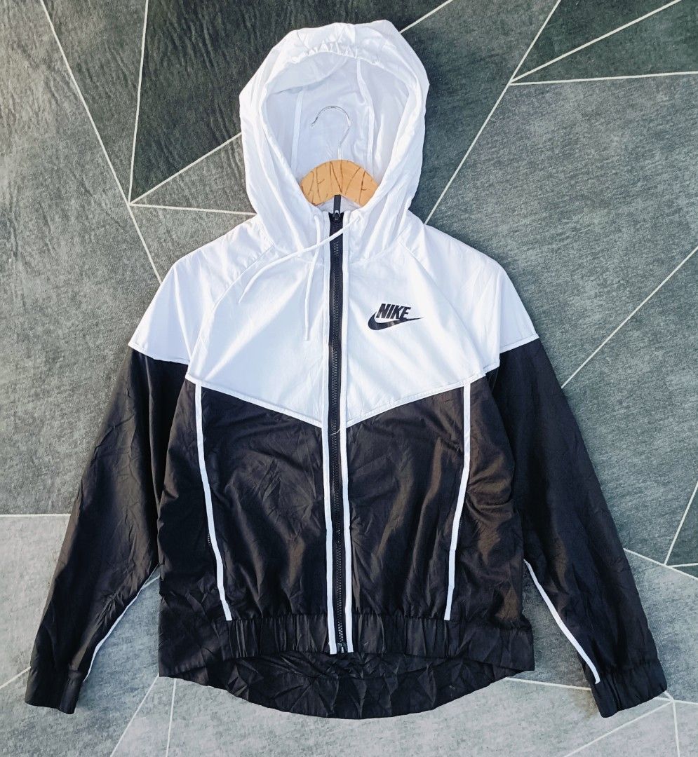 Nike Windbreaker Womens (Authentic) (Category: Coats, Jackets and Outerwear) located in Cebu City. Submitted by renzecamingay (Listing ID 1469400009, Image 2). Description: Nike Windbreaker (Womens) Excellent Condition Medium on Tag Width 21 Length 22/24 750 Plus ship Only Thank you and GOD bless ☺️.