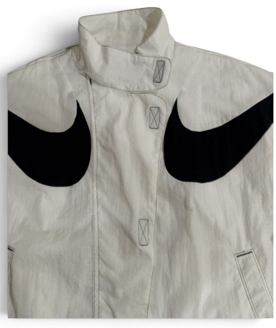 NIKE WOVEN JACKET FOR WOMENS (Category: Coats, Jackets and Outerwear) located in Bacolod City. Submitted by rodzthrift (Listing ID 1469500871, Image 2). Description: NIKE WOVEN WINDBREAKER DOUBLE SWOOSH AUTHENTIC ORIG SMALL-MEDIUM 23 Length 25 Width GOOD AS NEW FLAWLESS ADJUSTABLE 899 FREESHIPPING THRU JNT SHIPPING CAN DO TRANSFER FACEBOOK TO PROVE AS A LEGIT SELLER.