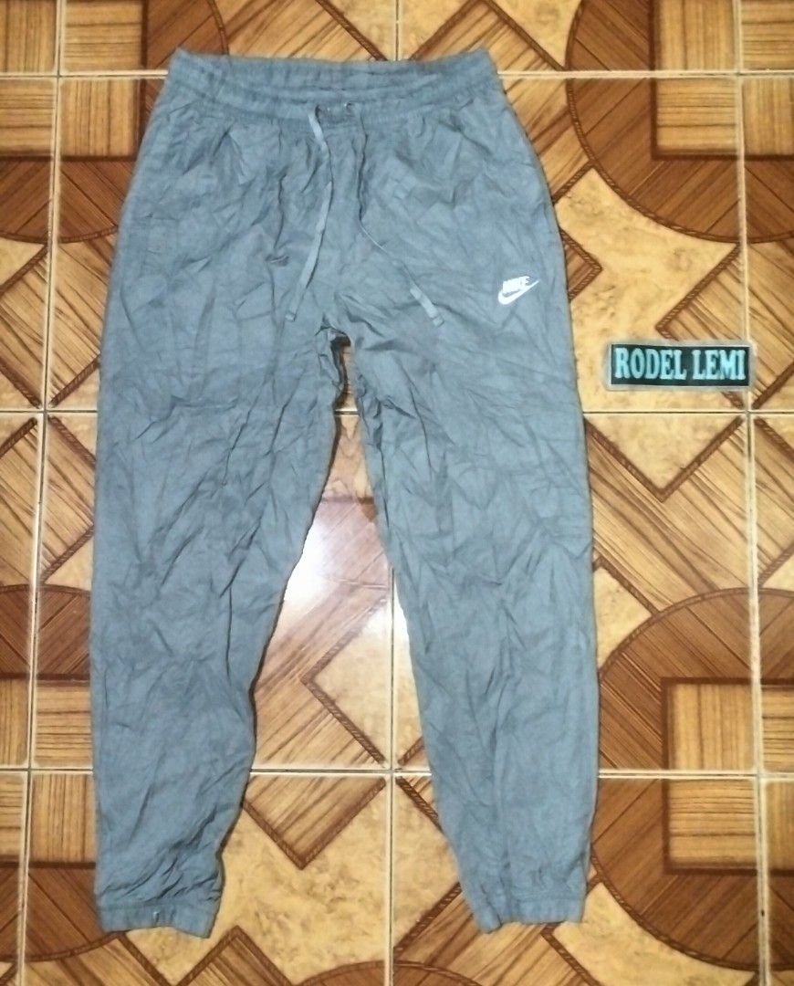 Nike woven jogger pants (Category: Joggers) located in Bulacan. Submitted by ryldeal030912 (Listing ID 1469513905, Image 2). Description: excellent to new condition large 32-34" waistline 40" lenght.