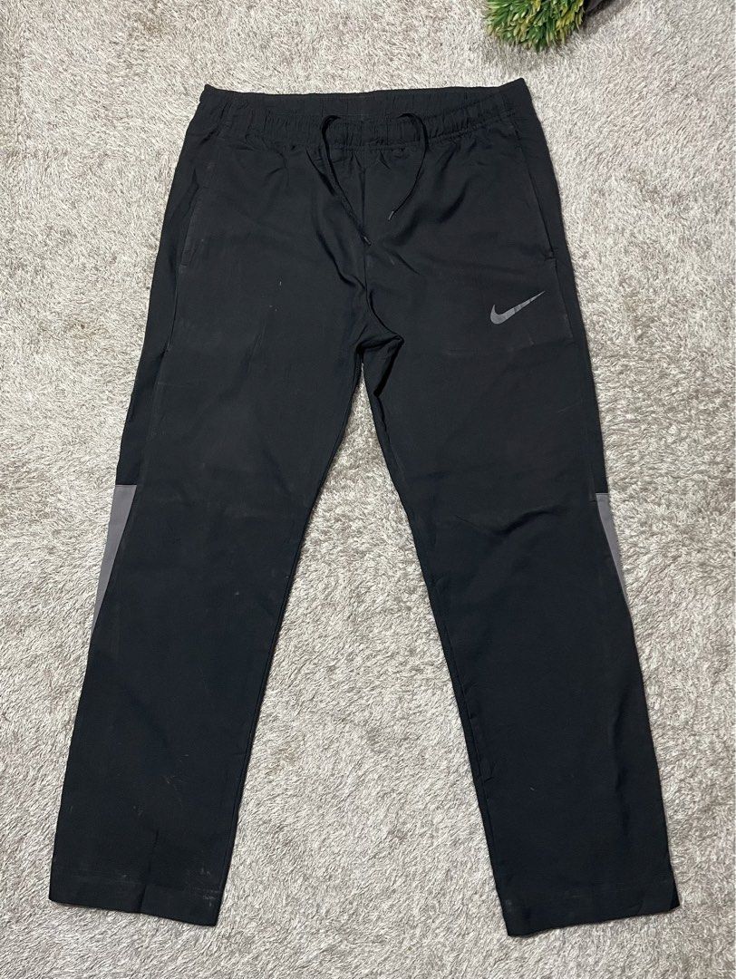 nike woven pants (Category: Joggers) located in Las Pinas. Submitted by moncaz2461827 (Listing ID 1469426071, Image 2). Description: N!!ke woven pants Size medium on tag Waist 32-34 Length 38.5 Excellent condition Color rate 9.9/10 No issue Need proper wash .