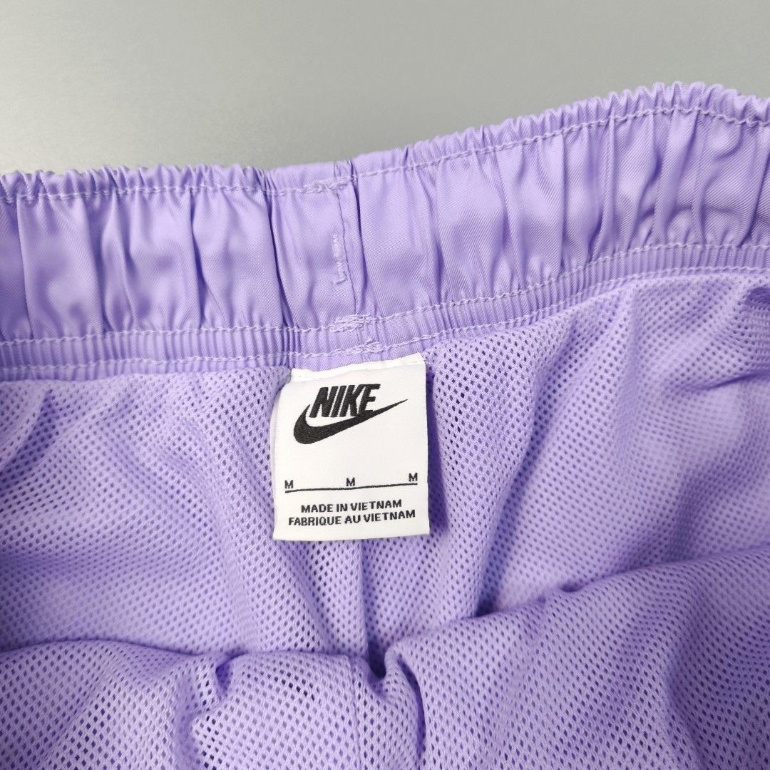 NIKE WOVEN SHORTS (Category: Shorts) located in Baguio. Submitted by nikholeisshop29 (Listing ID 1469554243, Image 3). Description: NIKE WOVEN SHORTS 880 + SF M on tag L:17 | W:28-32 Good as new condition Color rate: 10/10.