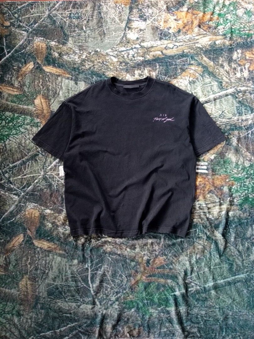 NIKE X FOG (Category: Tshirts & Polo Shirts ) located in Sugbongcogon. Submitted by yan.drip (Listing ID 1469441450, Image 1). Description: Nike X FOG Excellent condition Size L on tag W24/L28 cr 9/10 Issue missing bids and minimal scratch over all solid pa Dm sa interested📩.
