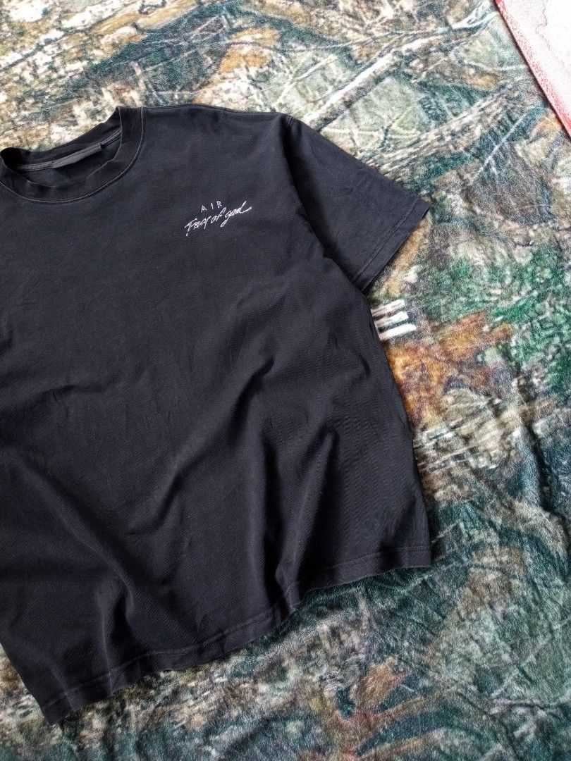 NIKE X FOG (Category: Tshirts & Polo Shirts ) located in Sugbongcogon. Submitted by yan.drip (Listing ID 1469441450, Image 3). Description: Nike X FOG Excellent condition Size L on tag W24/L28 cr 9/10 Issue missing bids and minimal scratch over all solid pa Dm sa interested📩.