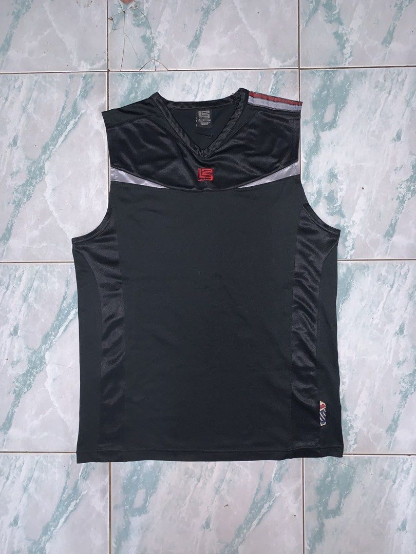 Nike Y2K Lebron jersey (Category: Activewear) located in Pasig City. Submitted by thriftnflip1600 (Listing ID 1469471123, Image 1). Description: S on tag Width: 21.5” Length: 30” Color rate: 9/10 Condition: 9/10 No issues.