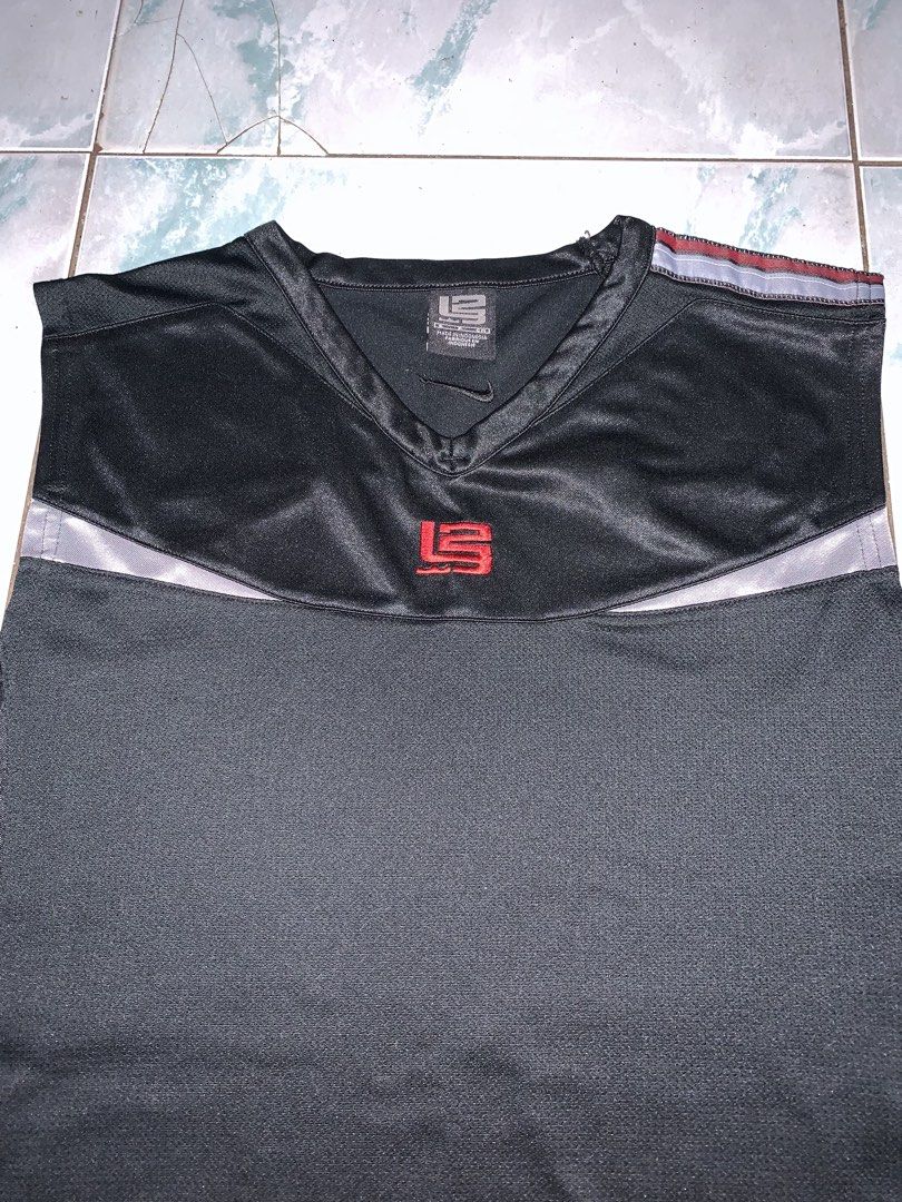 Nike Y2K Lebron jersey (Category: Activewear) located in Pasig City. Submitted by thriftnflip1600 (Listing ID 1469471123, Image 2). Description: S on tag Width: 21.5” Length: 30” Color rate: 9/10 Condition: 9/10 No issues.