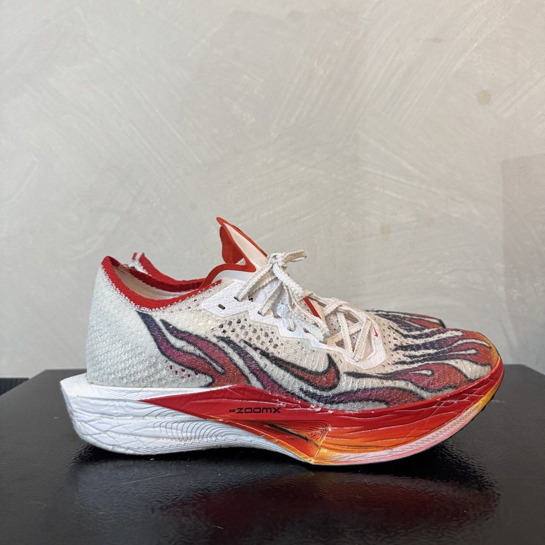 Nile Vapor Fly 3 (Category: Sneakers) located in Las Pinas. Submitted by rileyboi (Listing ID 1469520471, Image 2). Description: paint chip on midsole (normal issue) pair only, no box. decluttering.