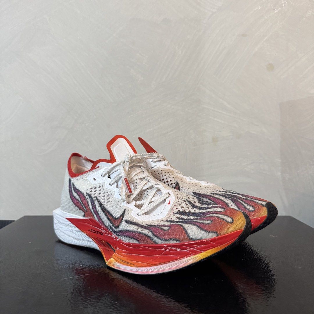 Nile Vapor Fly 3 (Category: Sneakers) located in Las Pinas. Submitted by rileyboi (Listing ID 1469520471, Image 3). Description: paint chip on midsole (normal issue) pair only, no box. decluttering.