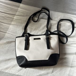 (Category: ) located in . Submitted by daintywears (Listing ID 1469449237, Image 1). Description: .