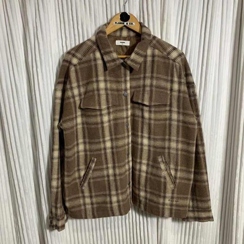 NJ169-HISSO MEN'S PLAID WOOL BLEND OVERSHIRT JACKET (Category: Coats, Jackets and Outerwear) located in Bauang. Submitted by wintercollectionfc (Listing ID 1469472530, Image 1). Description: ❗️𝘼𝙡𝙡 𝙙𝙚𝙩𝙖𝙞𝙡𝙨 𝙥𝙤𝙨𝙩𝙚𝙙❗️ ✨𝗛𝗜𝗦𝗦𝗢 𝗠𝗘𝗡'𝗦 𝗣𝗟𝗔𝗜𝗗 𝗪𝗢𝗢𝗟 𝗕𝗟𝗘𝗡𝗗 𝗢𝗩𝗘𝗥𝗦𝗛𝗜𝗥𝗧 𝗝𝗔𝗖𝗞𝗘𝗧✨ ᴄᴏᴅᴇ: ɴᴊ-169 𝐏𝐫𝐢𝐜𝐞: 𝟕𝟒𝟖 + 𝐒𝐅 𝐨𝐧𝐥𝐲 ▪️ MEDIUM ▪️ Good as New ▪️ No issues ▪️ W 22.5" x L 27" ▪️ BROWN 📍Location: LA UNION