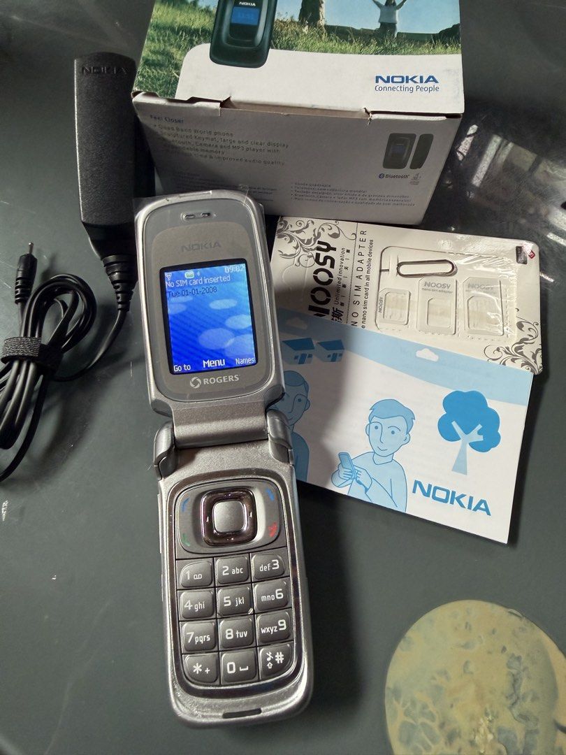 nokia 6085 flip phone (Category: Early Generation Mobile Phones) located in Quezon City. Submitted by auspv_collections (Listing ID 1469522695, Image 3). Description: original nokia flip phone with box and charger.