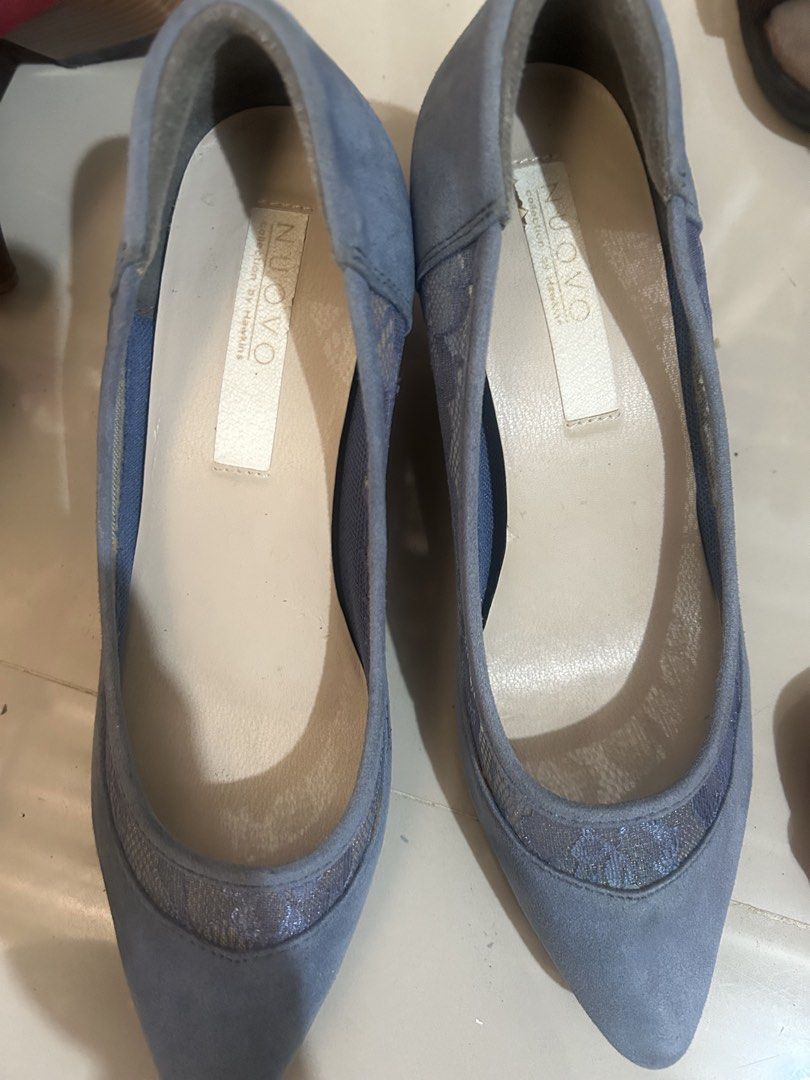 Nouvo collection by hawkins size 7 (Category: Heels) located in Cavite. Submitted by cecitrifthshop (Listing ID 1469420063, Image 1). Description: Blue suade material size 24 cm good condition NOUVO By HAWKINS .