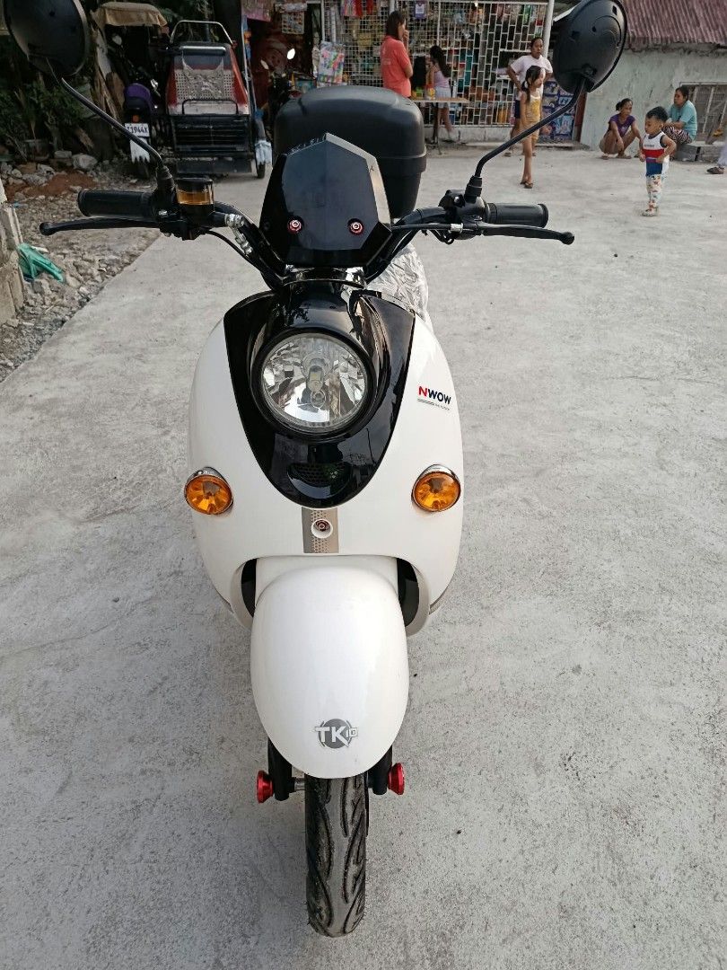 NWOW TK10 Electric Scooter White (Category: Skates, Rollerblades & Scooters) located in Manila. Submitted by dianne_teves (Listing ID 1469506588, Image 2). Description: 📌FOR SALE!!!!!! 🛵NWOW TK10 Di na nagagamit look as new pa. 𝐁𝐚𝐭𝐭𝐞𝐫𝐲: 𝟔𝟎𝐕 𝟐𝟎𝐀𝐇 𝐌𝐚𝐱. 𝐒𝐩𝐞𝐞𝐝: 𝟒𝟓-𝟓𝟎𝐤𝐦/𝐡 𝐌𝐢𝐥𝐞𝐚𝐠𝐞 𝐑𝐚𝐧𝐠𝐞: 𝟖𝟓𝟒𝐤𝐦 𝐌𝐚𝐱. 𝐋𝐨𝐚𝐝: 𝟏𝟖𝟎𝐤𝐠 𝗖𝗵𝗮𝗿𝗴𝗶𝗻𝗴 𝘁𝗶𝗺𝗲: 6 to 8 hours ✅Papers with two (2) keys. ✅Lights, breaks, 