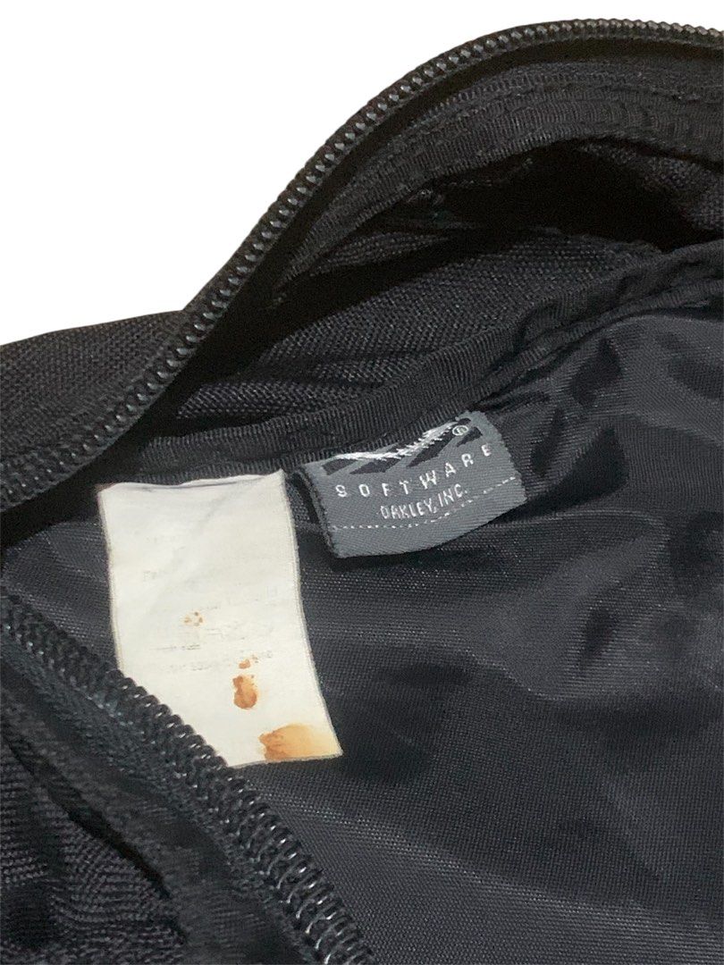 Oakley (Category: Backpacks) located in Manila. Submitted by lyf_7hrift (Listing ID 1469520861, Image 3). Description: Oakley Backpack P500 9/10 Color Rate Used Condition.