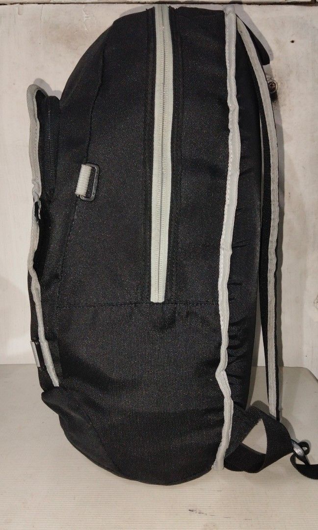 OAKLEY BACKPACK (Category: Backpacks) located in Bacolod City. Submitted by hyoohxzx (Listing ID 1469501963, Image 3). Description: OAKLEY BACKPACK 23L EXCELLENT CONDITION LOCATION BACOLOD CITY, NEGROS OCCIDENTAL.