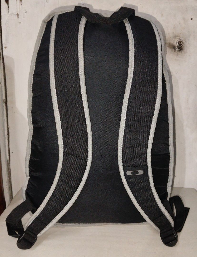 OAKLEY BACKPACK (Category: Backpacks) located in Bacolod City. Submitted by hyoohxzx (Listing ID 1469501963, Image 2). Description: OAKLEY BACKPACK 23L EXCELLENT CONDITION LOCATION BACOLOD CITY, NEGROS OCCIDENTAL.