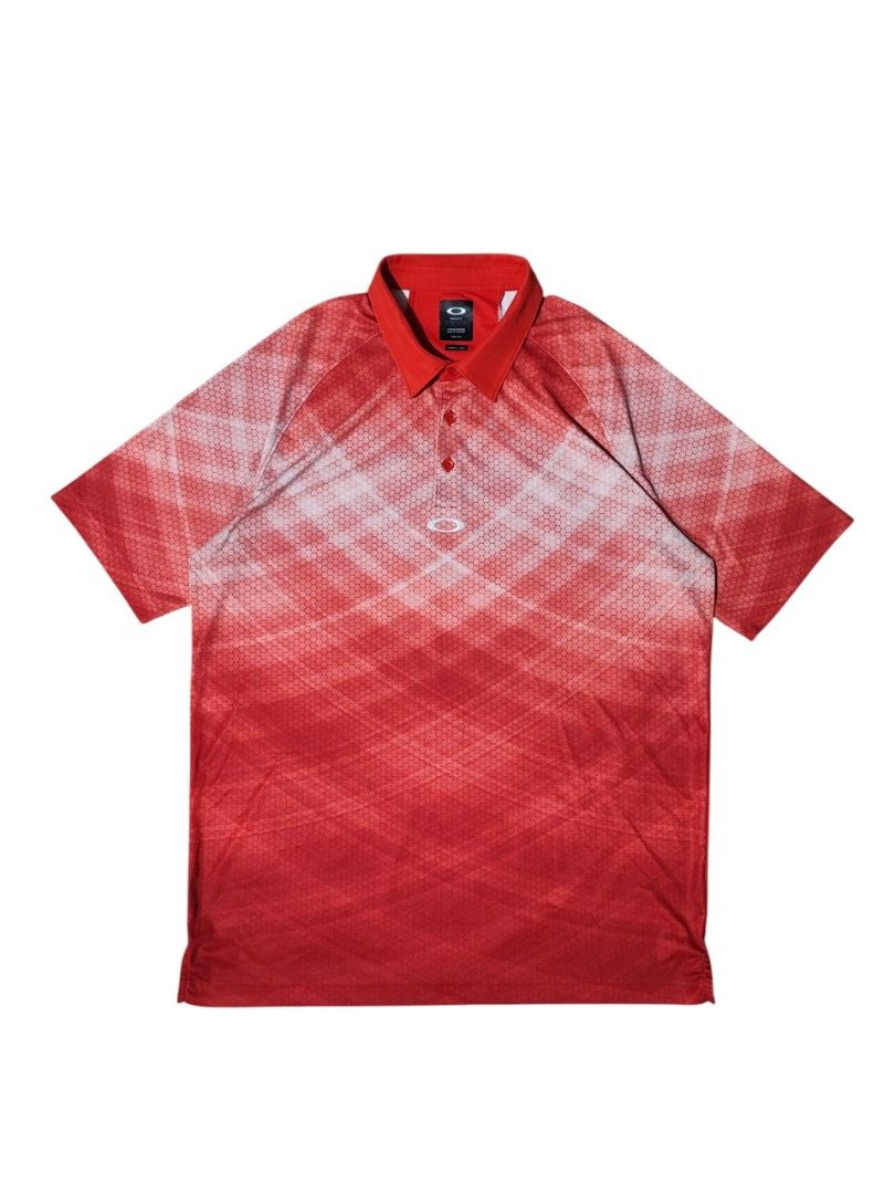 OAKLEY BARKIE GRADIENT GOLF POLO SHIRT (Category: Tshirts & Polo Shirts ) located in Iloilo. Submitted by gooddimes (Listing ID 1469538002, Image 1). Description: Oakley Barkie Gradient Golf Polo Shirt Authentic Fire Red Color Dry Fit Polo Size on tag: Medium Dimes: 22x29L Issue/s: Minimal run on back part (check last pic) Color rate: 10/10 Excellent condition ₱2,500 +Shipping fee J&T Express Shipping Fees Small Pouch - 85 Medium Pouch - 130 Larg