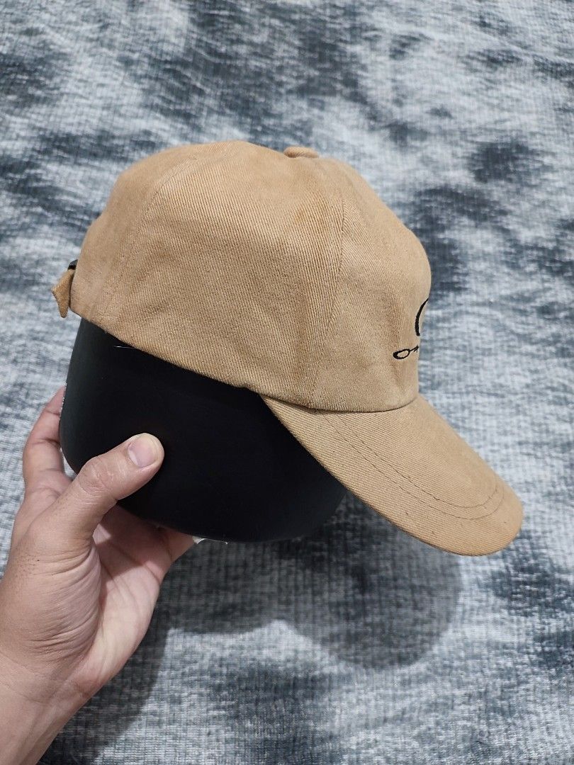 Oakley Cap (Category: Caps & Hats) located in Cebu City. Submitted by haryvyylyynn (Listing ID 1469555748, Image 2). Description: Oakley Cap 650.