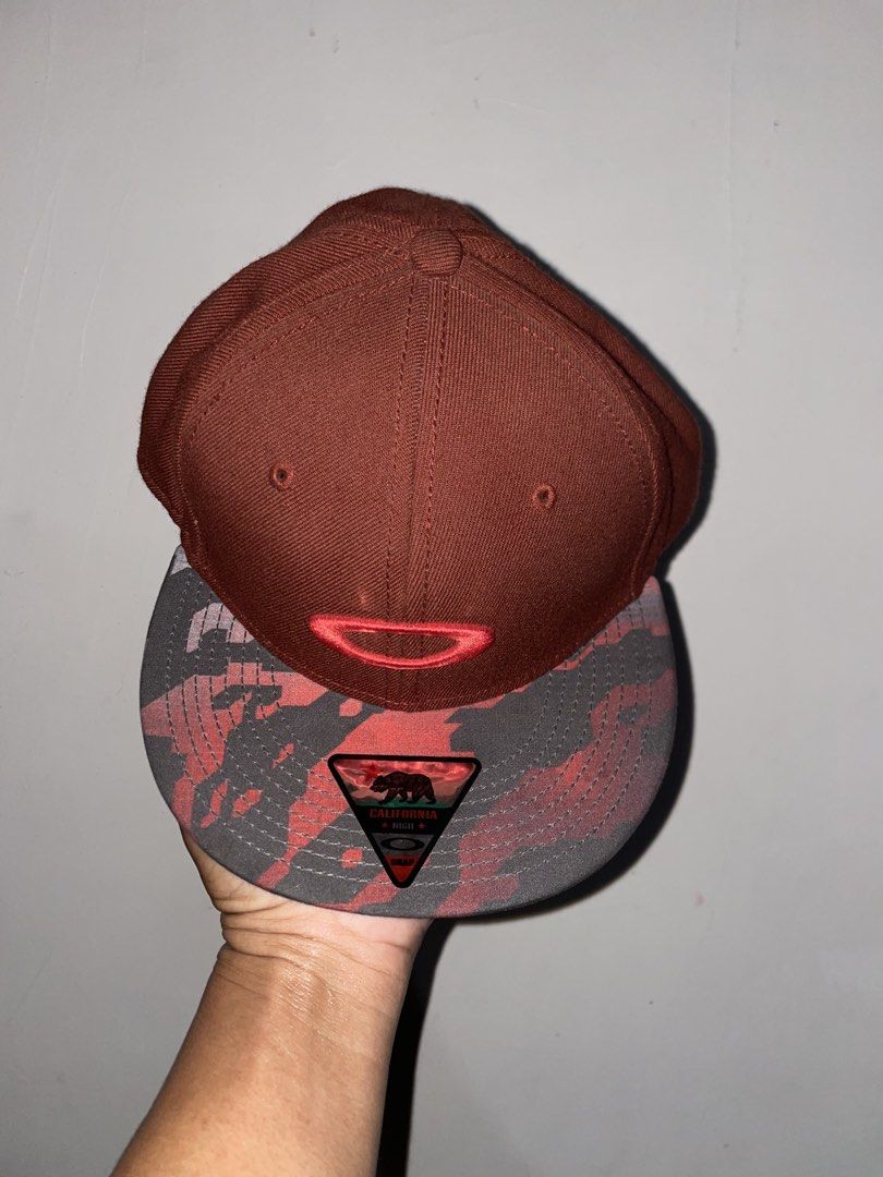 Oakley Ellipses Print Snapback (Category: Caps & Hats) located in Tandag. Submitted by jig_gy (Listing ID 1469504546, Image 2). Description: Oakley Ellipse Print Snapback - Excellent condition - Snapback / Flat Brim - No issue DM📩 Unli vouch Mindanao location.