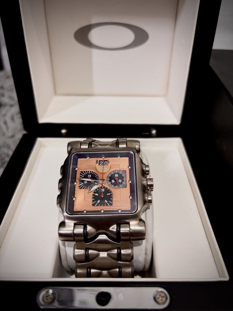 Oakley Minute Machine Watch Copper Dial RARE (Category: Luxury Watches) located in Manila. Submitted by reivnaj (Listing ID 1469504267, Image 2). Description: Forsale RARE! Oakley Minute Machine Copper dial 1st Gen 9 links Unit and wooden box Manila meet up Shipping via LBC or lalamove.