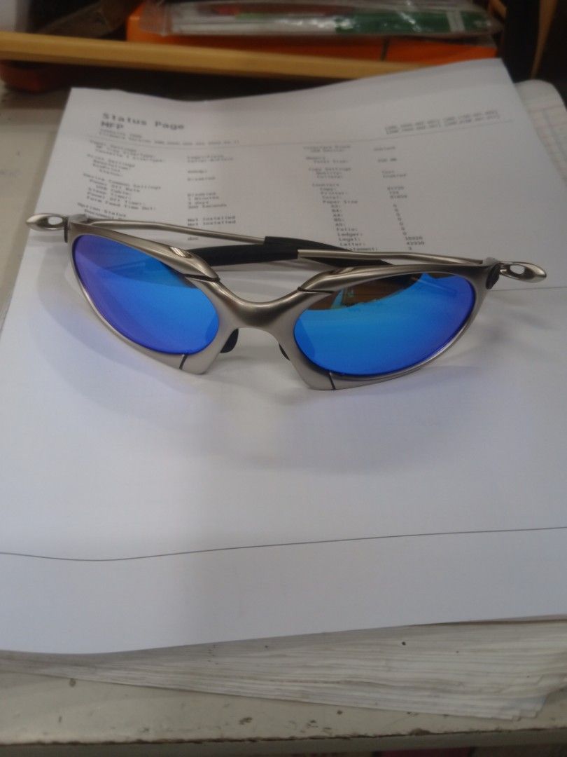 Oakley Romeo (Category: Sunglasses & Eyewear) located in Manila. Submitted by lux_goods_ph (Listing ID 1469437211, Image 1). Description: Excellent no scratch on lens Dm me📩 -2800 Freeshipping Negros Occidental Location.