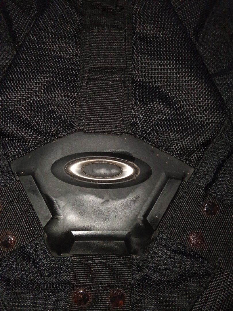 Oakley Vintage Backpack Original (Category: Backpacks) located in Manila. Submitted by christoph17 (Listing ID 1469439615, Image 2). Description: good condition original.